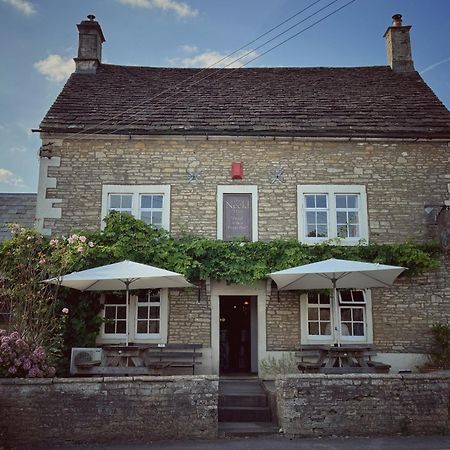 Neeld Arms Hotel Grittleton Bagian luar foto