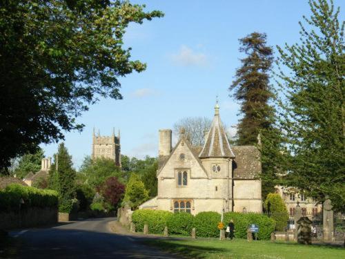 Neeld Arms Hotel Grittleton Bagian luar foto