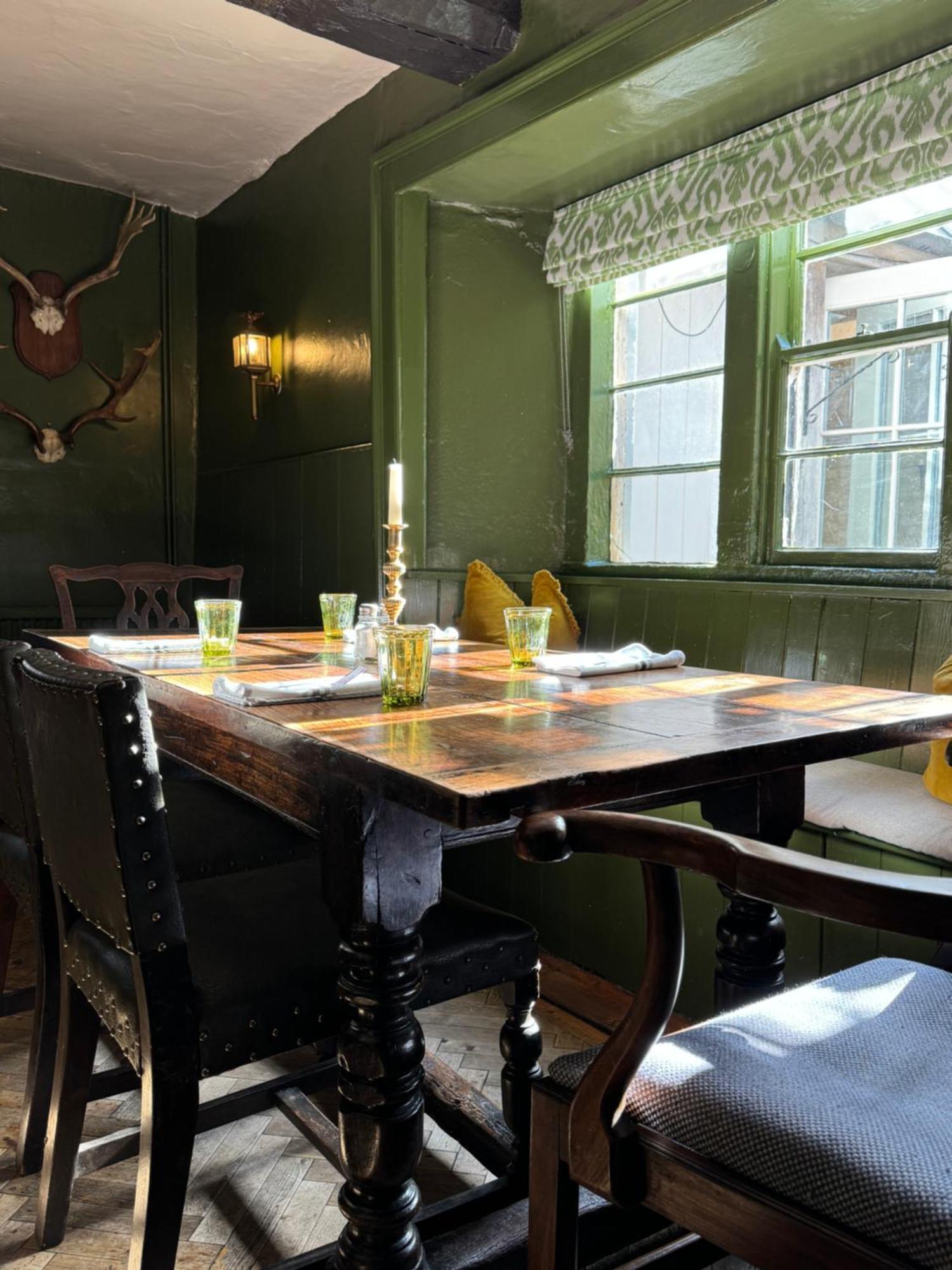 Neeld Arms Hotel Grittleton Bagian luar foto