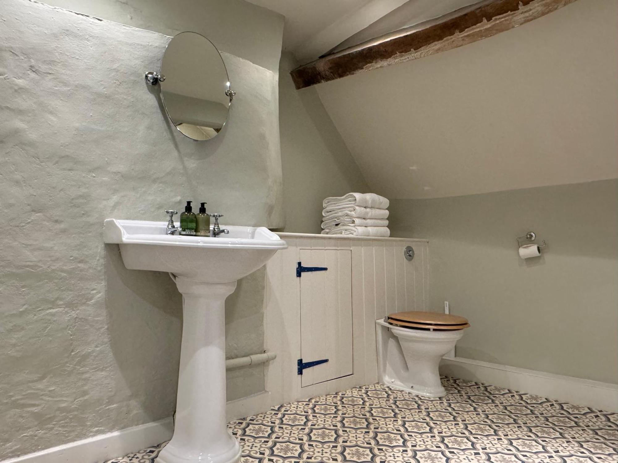 Neeld Arms Hotel Grittleton Bagian luar foto