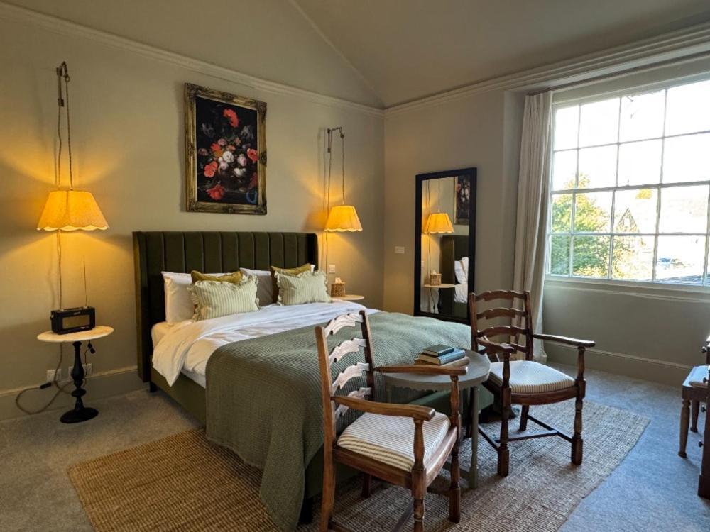 Neeld Arms Hotel Grittleton Bagian luar foto
