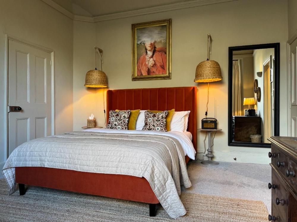 Neeld Arms Hotel Grittleton Bagian luar foto