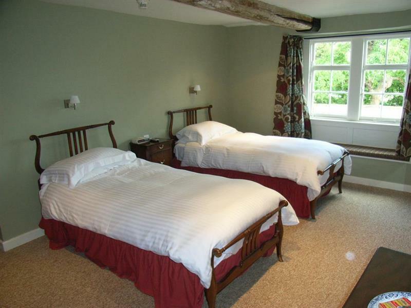 Neeld Arms Hotel Grittleton Bagian luar foto